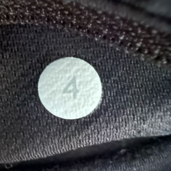 Lululemon Speed Up LowRise Lined Short 2.5”- Size 4- Palm Lace Tofino Teal/Black - Picture 5 of 11